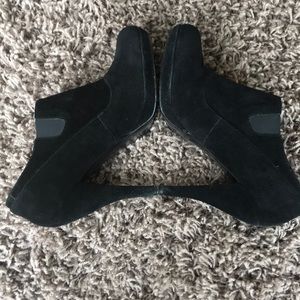 Nine West high heeled suede booties